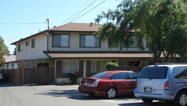 52 A-D Lewelling Blvd in San Lorenzo, CA - Foto de edificio - Building Photo