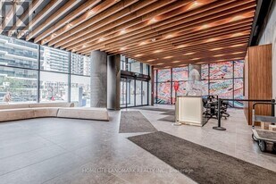 161 Roehampton Ave in Toronto, ON - Building Photo