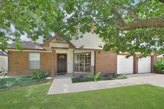 2215 Saradon Dr in Sugar Land, TX - Building Photo - Building Photo