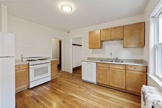 131 Birch St in Boston, MA - Foto de edificio - Building Photo
