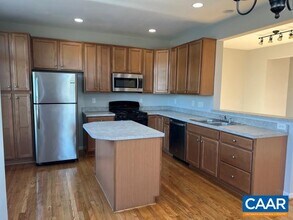 2174 Lockwood Dr in Charlottesville, VA - Building Photo - Building Photo