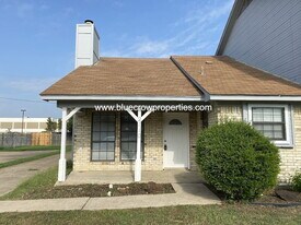 2110 Stone Moss Ln in Grapevine, TX - Building Photo