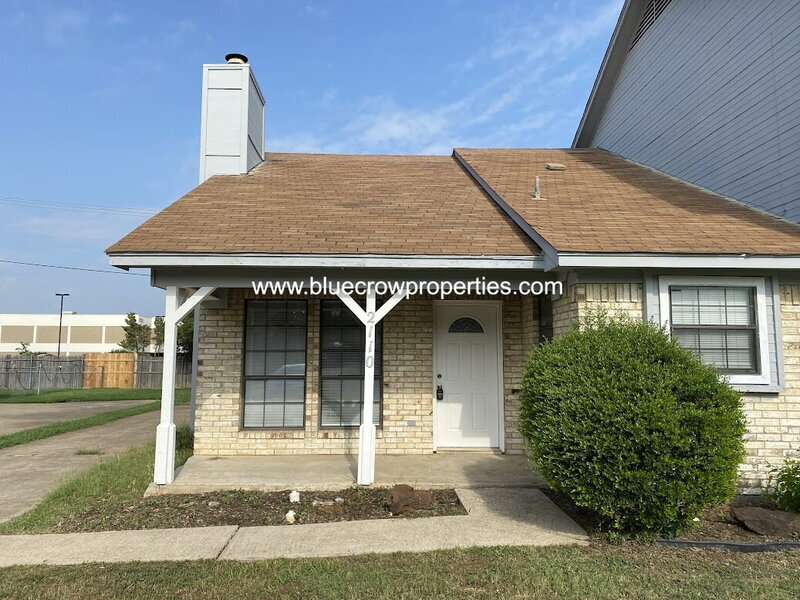 2110 Stone Moss Ln in Grapevine, TX - Building Photo
