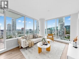 567 Emerson St, Unit 19XX in Coquitlam, BC - Building Photo