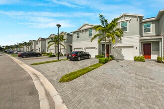 4519 Hollister Ave in Greenacres, FL - Building Photo - Building Photo