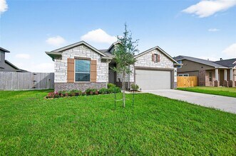 206 White Wing Ln in Sealy, TX - Building Photo - Building Photo