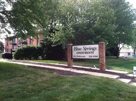 Blue Springs Apartments in Blue Springs, MO - Building Photo