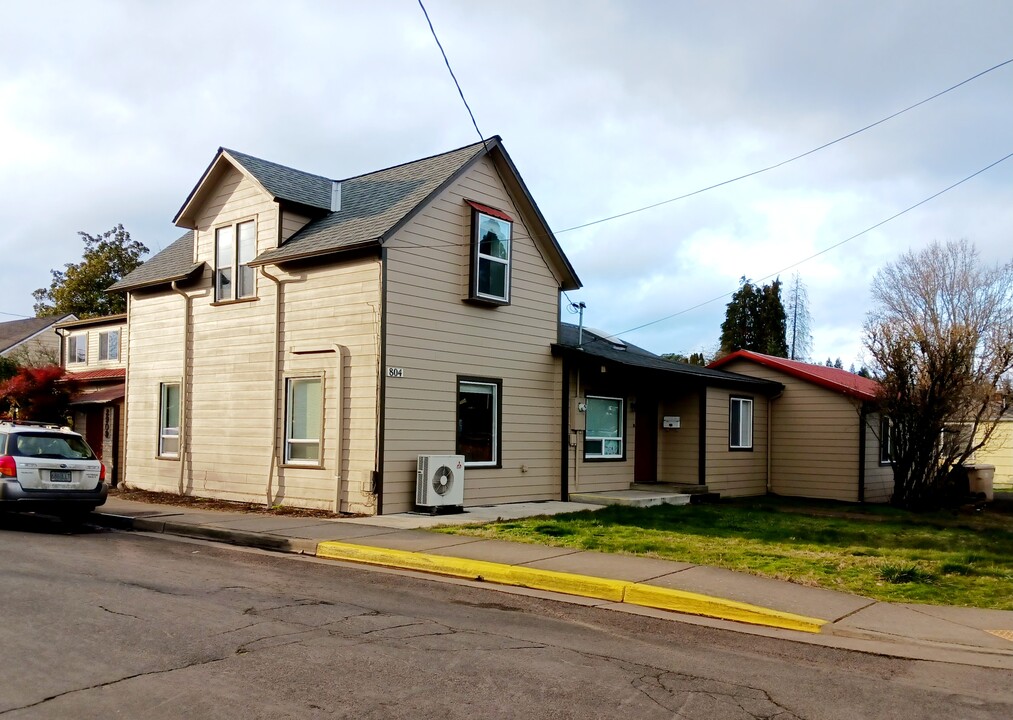 804 NW 29th St in Corvallis, OR - Building Photo