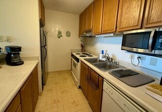 75-5681-5681 Kuakini Hwy in Kailua Kona, HI - Building Photo - Building Photo