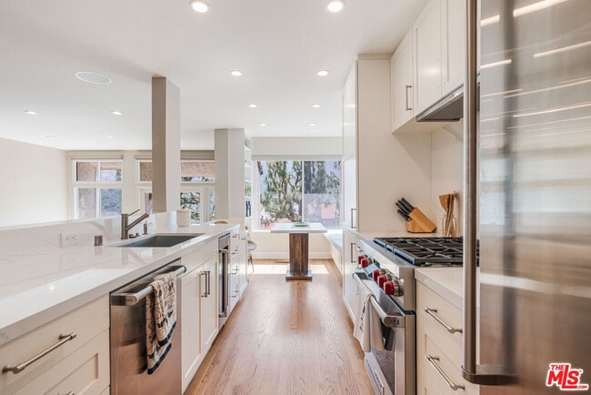 property at 17083 Palisades Cir