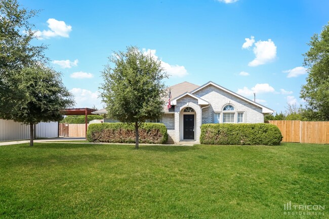 901 Panorama Loop in Waxahachie, TX - Building Photo - Building Photo