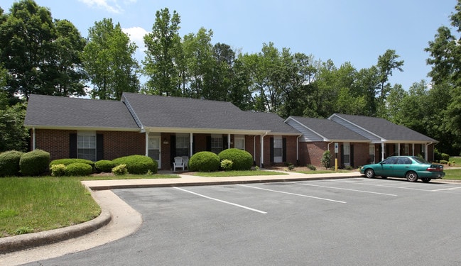 Wake Acres Apartments in Apex, NC - Building Photo - Building Photo