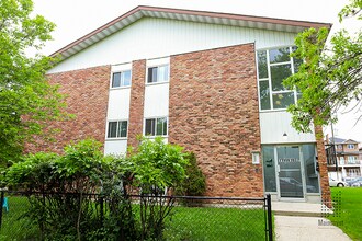 NAITside Court II in Edmonton, AB - Building Photo - Building Photo