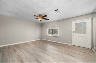 7418 Oscar Dr, Unit 1 in Deer Park, TX - Building Photo - Building Photo