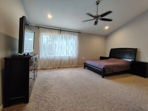 4015 Amalfi Dr in Glenview, IL - Building Photo - Building Photo