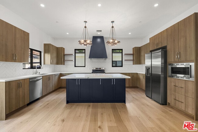 824 N Orange Grove Ave in Los Angeles, CA - Building Photo - Building Photo