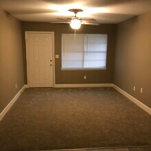 1304 Damon St, Unit 6B in Rosenberg, TX - Building Photo - Building Photo