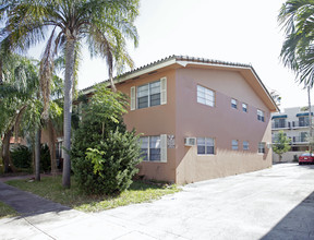 340 Madeira Ave in Coral Gables, FL - Foto de edificio - Building Photo