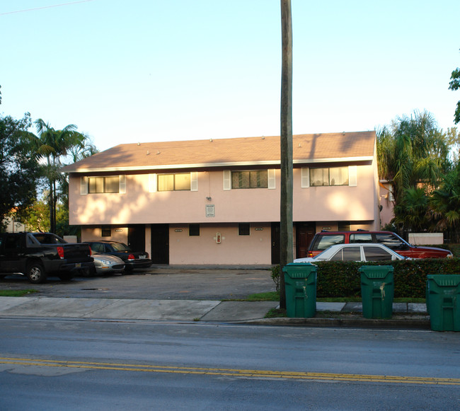 14100 NE 2nd Ct in Miami, FL - Building Photo - Building Photo