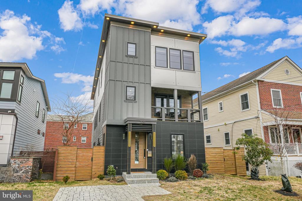 729 N Barton St in Arlington, VA - Building Photo