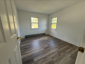 143 E High St in East Hampton, CT - Building Photo - Building Photo