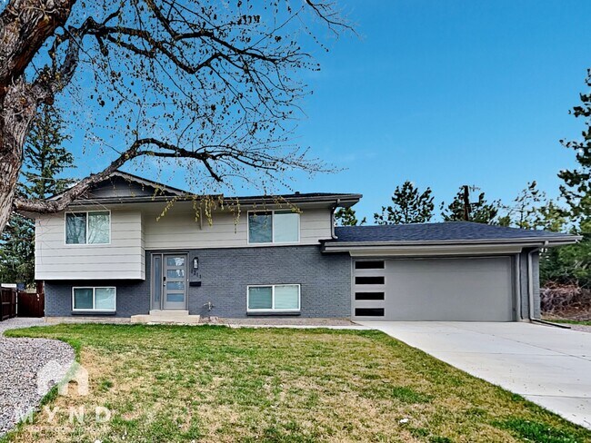 property at 1211 S Saulsbury Ct