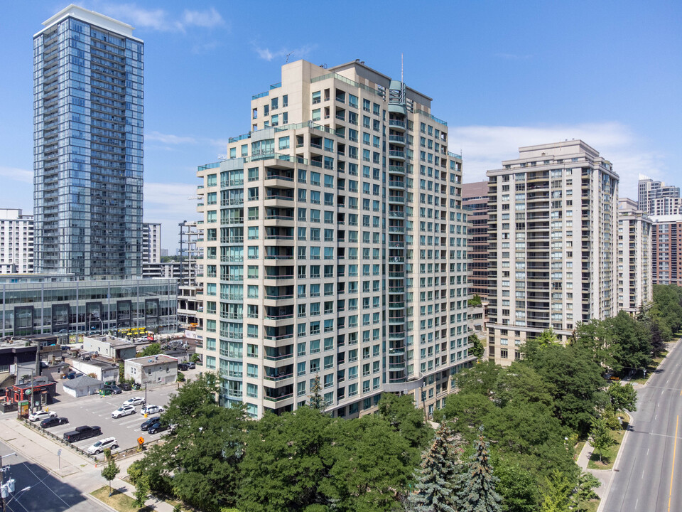 The Kingsdale in Toronto, ON - Building Photo