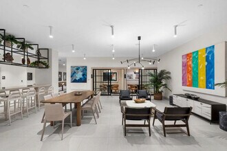 225 N Miami Ave in Miami, FL - Foto de edificio - Building Photo