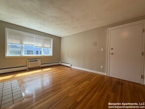 50 Evergreen St, Unit 37 in Boston, MA - Foto de edificio - Building Photo