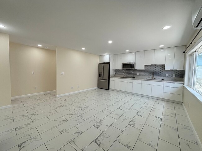 1674 Kino St in Honolulu, HI - Building Photo - Building Photo