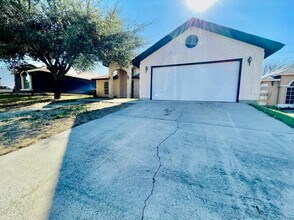 9015 Siller Loop in Laredo, TX - Building Photo - Building Photo