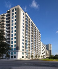 Julian in Orlando, FL - Foto de edificio - Building Photo