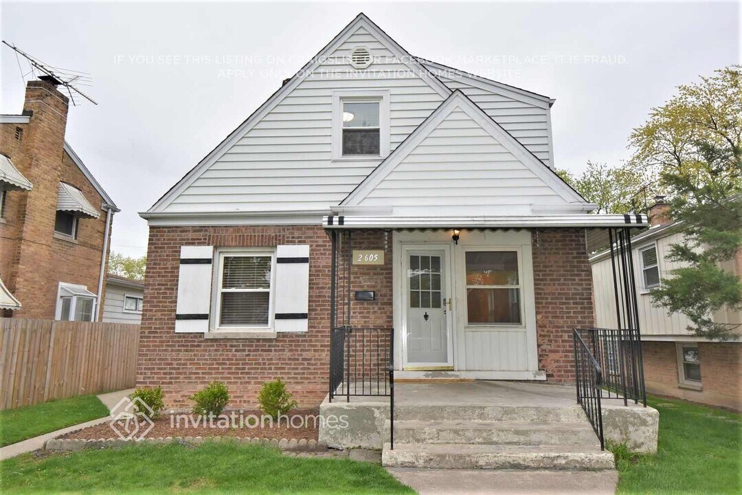 2605 Oak St in Franklin Park, IL - Building Photo