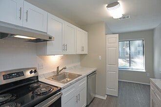 WestWind Apartment Homes in Roanoke, VA - Foto de edificio - Building Photo