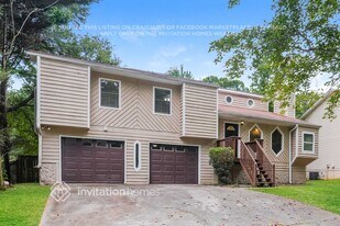 2742 Mountbery Dr in Snellville, GA - Building Photo