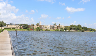 Sapphire Resort Apartments in Houston, TX - Foto de edificio - Building Photo