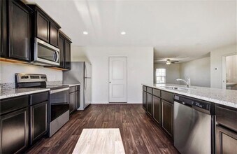 313 Riverdale Dr in Jarrell, TX - Building Photo - Building Photo