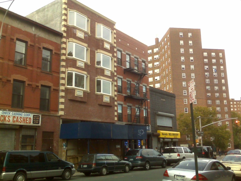 651 Courtlandt Ave in Bronx, NY - Building Photo