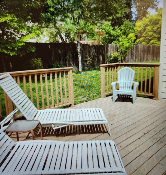 9582 SW Jubilee Ct in Tigard, OR - Foto de edificio - Building Photo