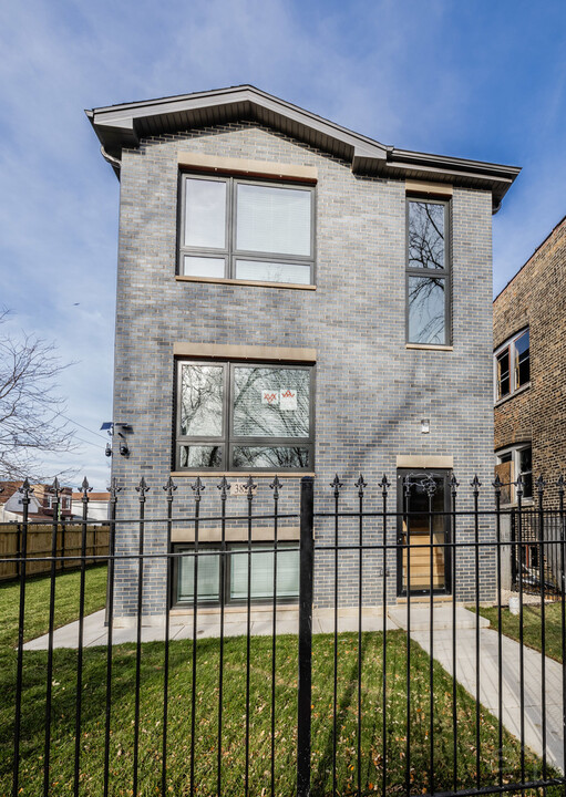 3822 W Huron St in Chicago, IL - Building Photo