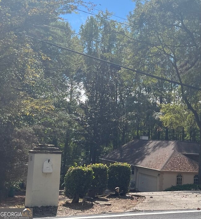 1383 Lilburn Stone Mountain Rd in Stone Mountain, GA - Building Photo - Building Photo