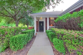 1100 Emmitt Run in Austin, TX - Building Photo - Building Photo