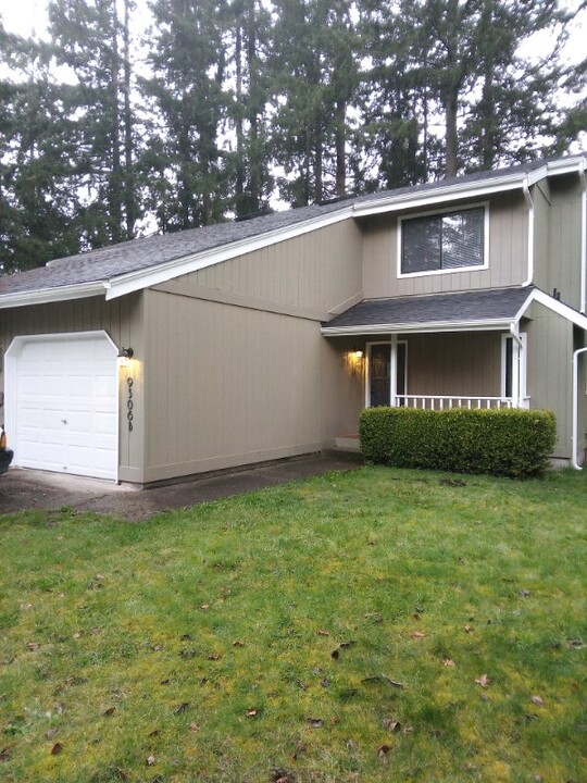 9306 Judy Ln SE in Olympia, WA - Foto de edificio