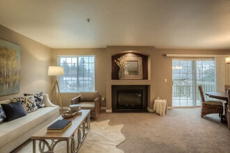 Canterbury Apartments in Puyallup, WA - Building Photo - Building Photo