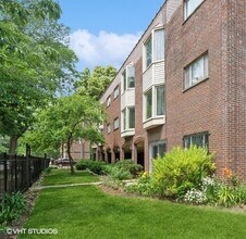 1604 W Farwell Ave, Unit 1A in Chicago, IL - Building Photo - Building Photo