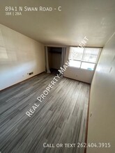 8941 N Swan Rd in Milwaukee, WI - Foto de edificio - Building Photo