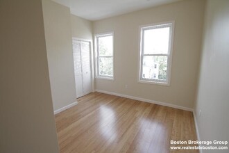 110 Chester St, Unit 2 in Boston, MA - Building Photo - Building Photo