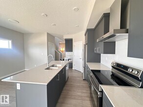 8668 Edgemont Link NW in Edmonton, AB - Building Photo - Building Photo