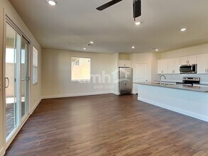 260 Yasmin Daylily Pl in Henderson, NV - Foto de edificio - Building Photo