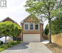 45 Sunley Crescent in Brampton, ON - Building Photo